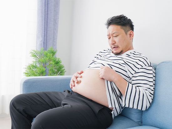 「骨盤後傾」と「前傾姿勢」が引き起こす不調、弊害について